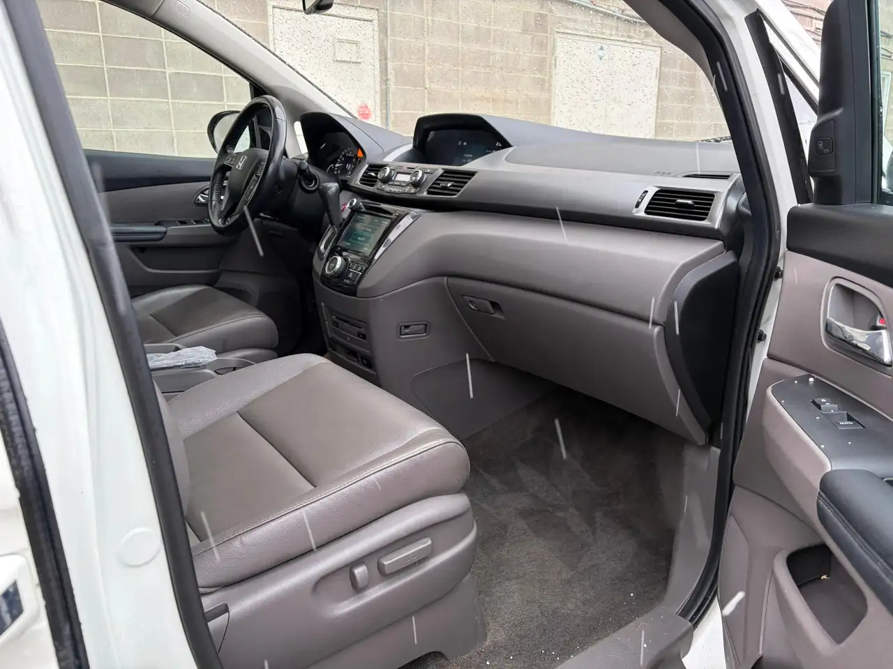 Honda Odyssey снимка Honda Odyssey