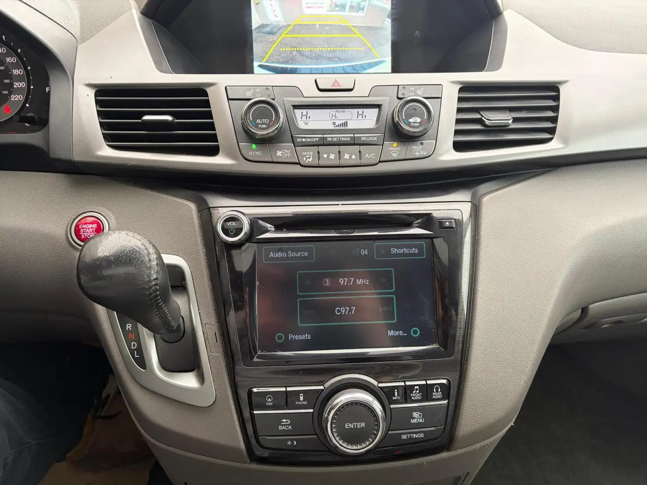 Honda Odyssey снимка Honda Odyssey