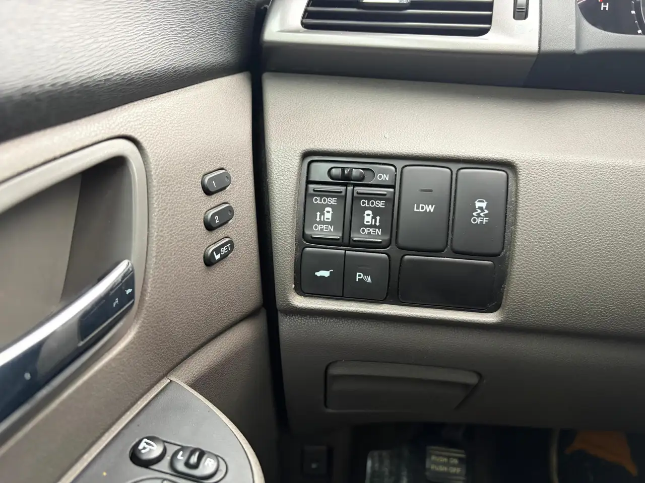 Honda Odyssey снимка Honda Odyssey