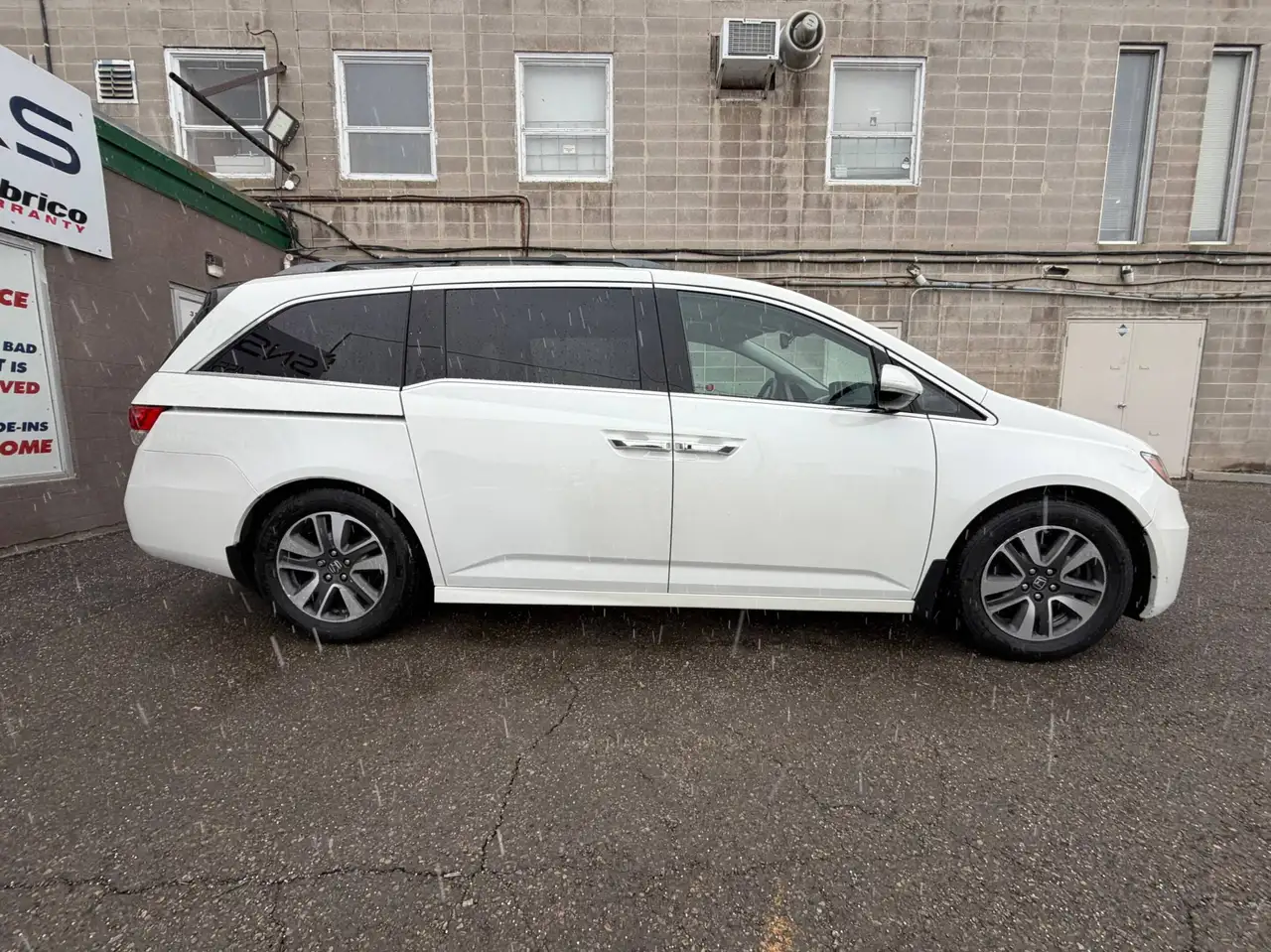 Honda Odyssey снимка Honda Odyssey