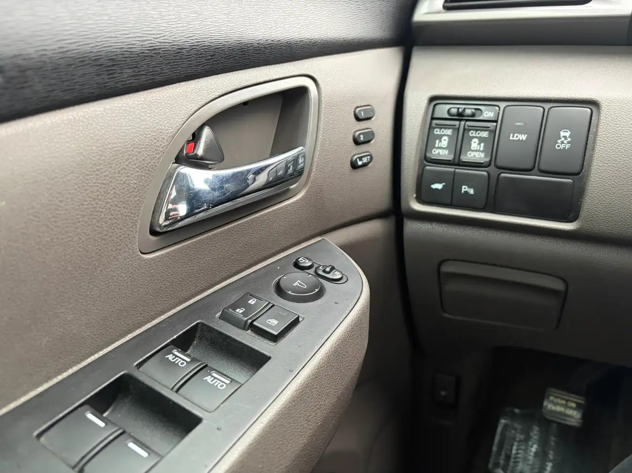 Honda Odyssey снимка Honda Odyssey