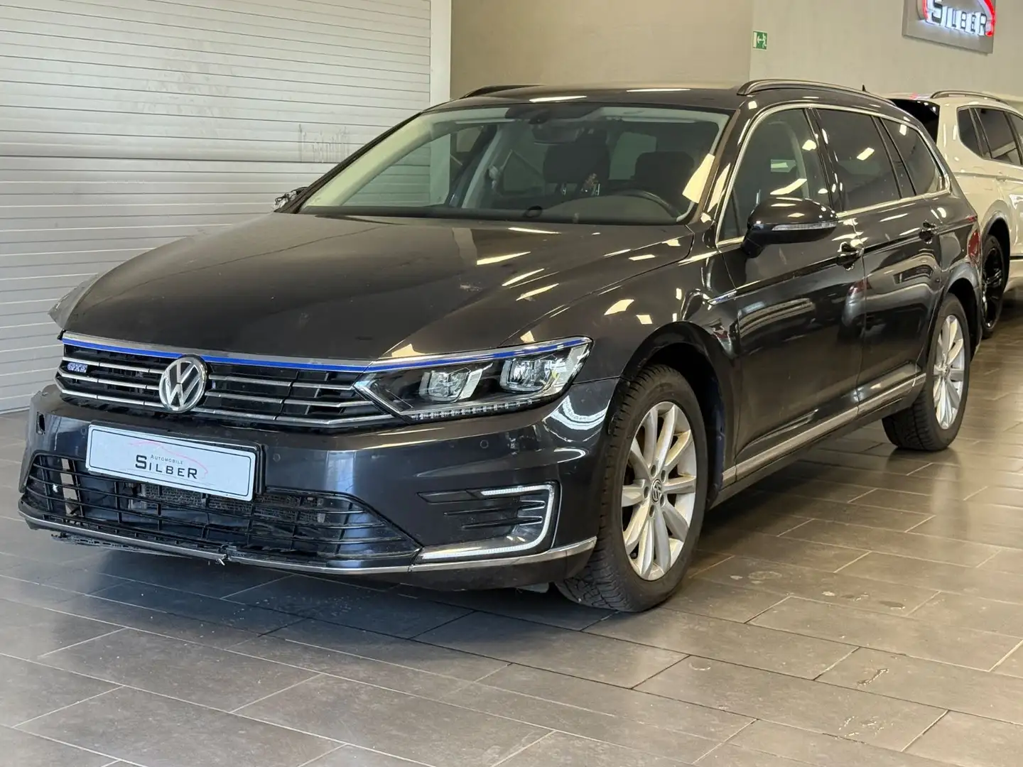 Volkswagen Passat Variant GTE Grau - 1