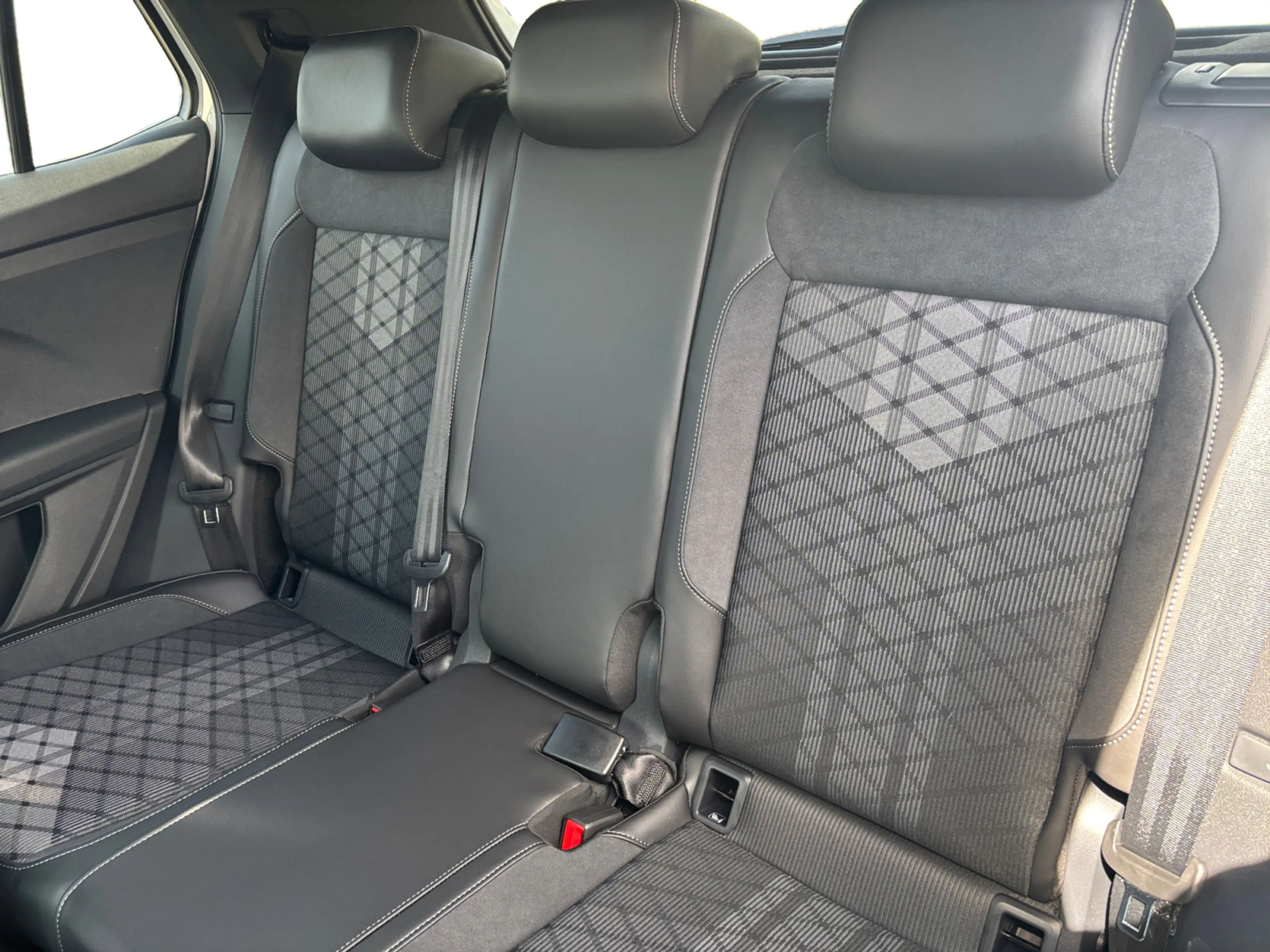 Volkswagen T-Cross R-Line 1.5l TSI ACT OPF 110kW 7-Gang-DSG — photo 11
