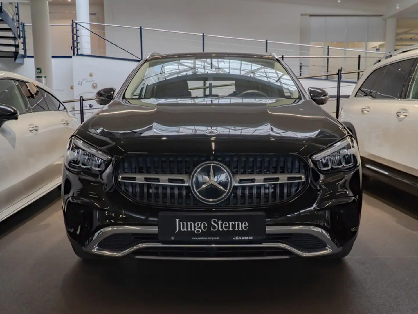 Mercedes-Benz GLA 200 d Progressive/LED/360/Distr/AHK/Winter Schwarz - 2