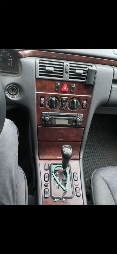 Mercedes-Benz E 200 Elegance, foto 2