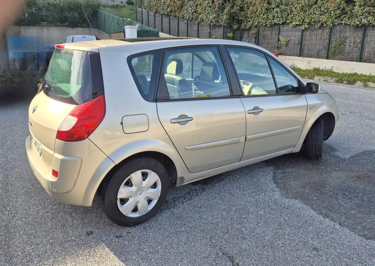 Renault Scenic 1.6 16V Latitude