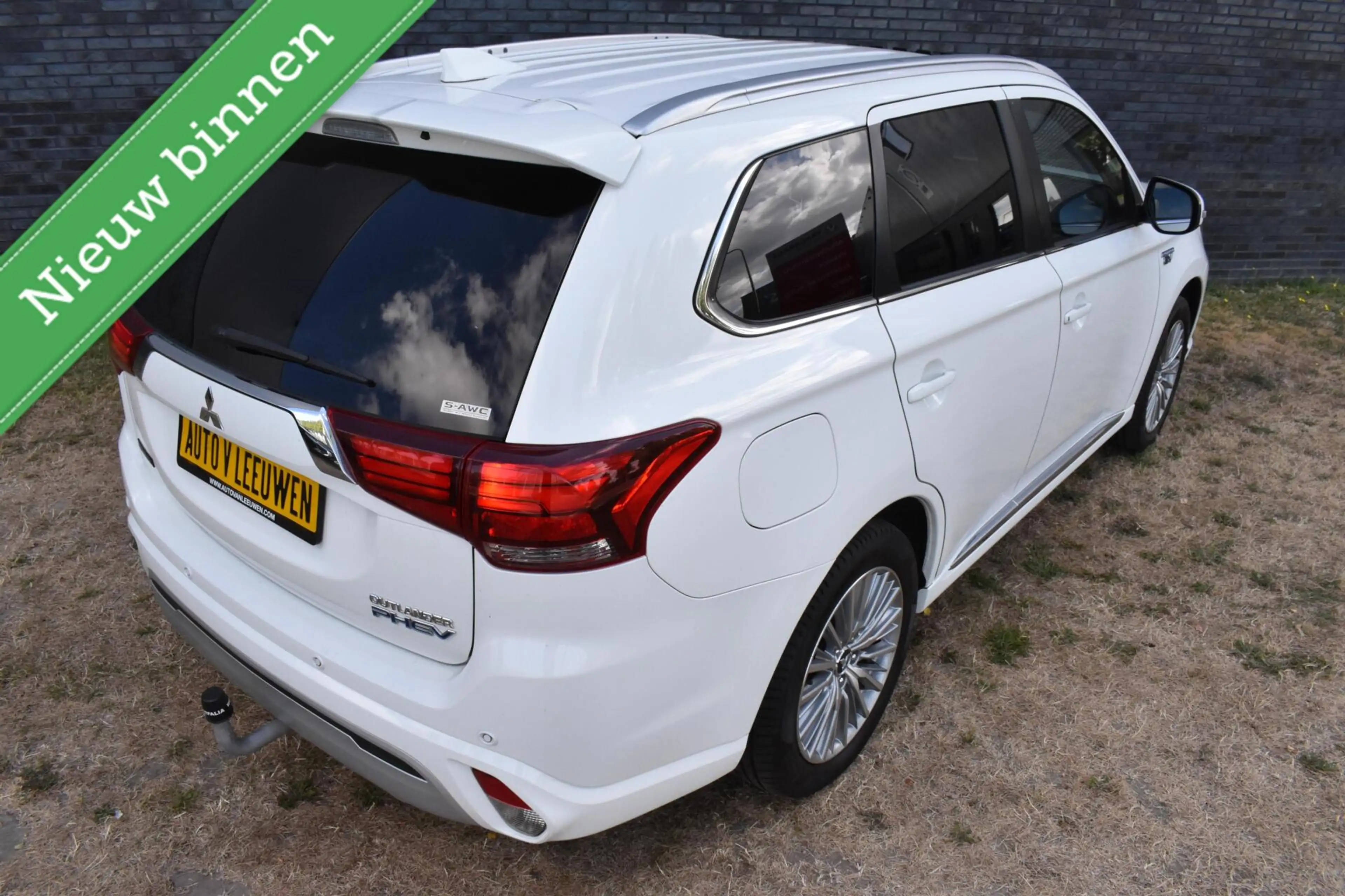 Mitsubishi Outlander 2.4 PHEV Diamand Edition LEDER VOL! 360º/PANORAMAD — photo 32