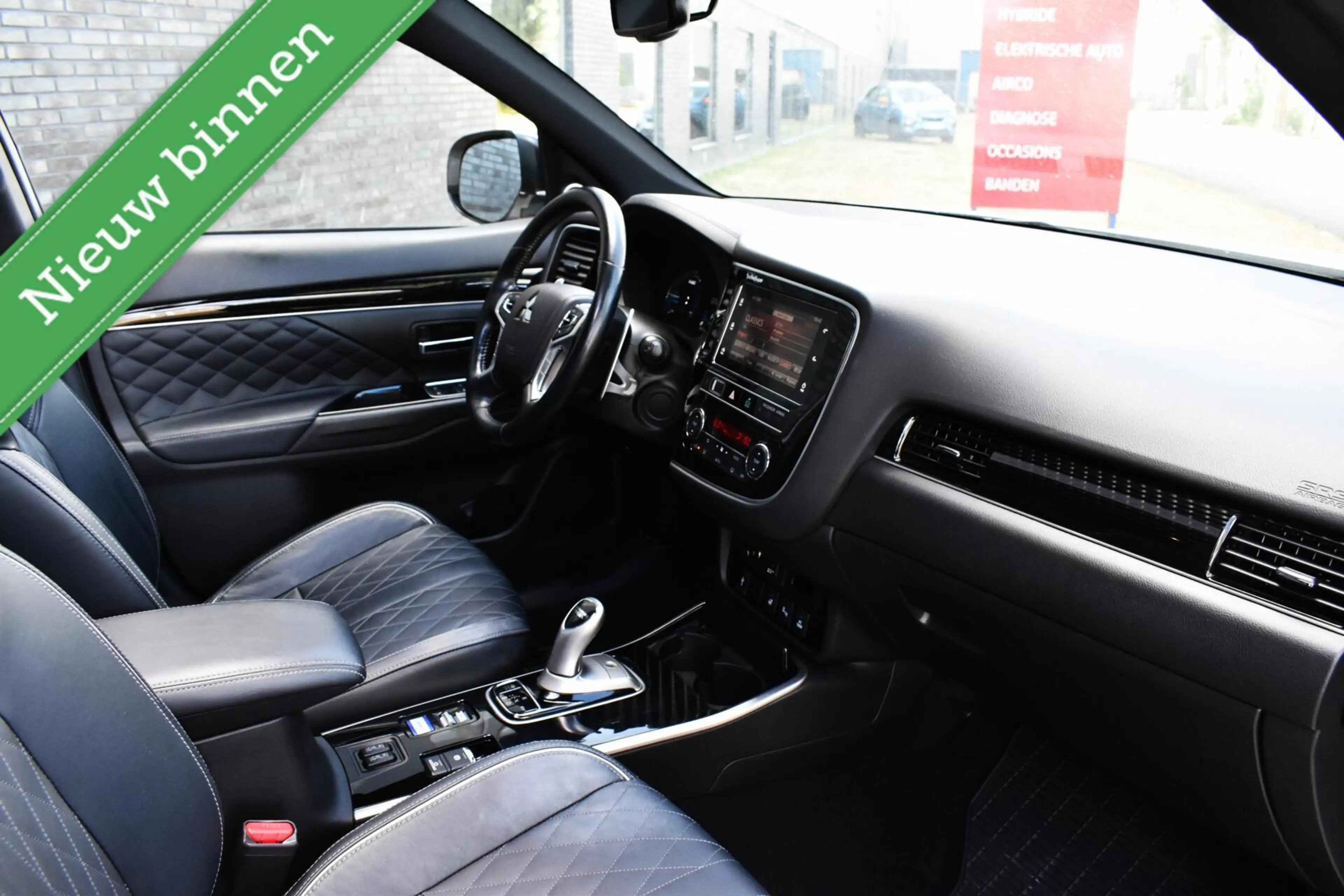 Mitsubishi Outlander 2.4 PHEV Diamand Edition LEDER VOL! 360º/PANORAMAD — photo 15