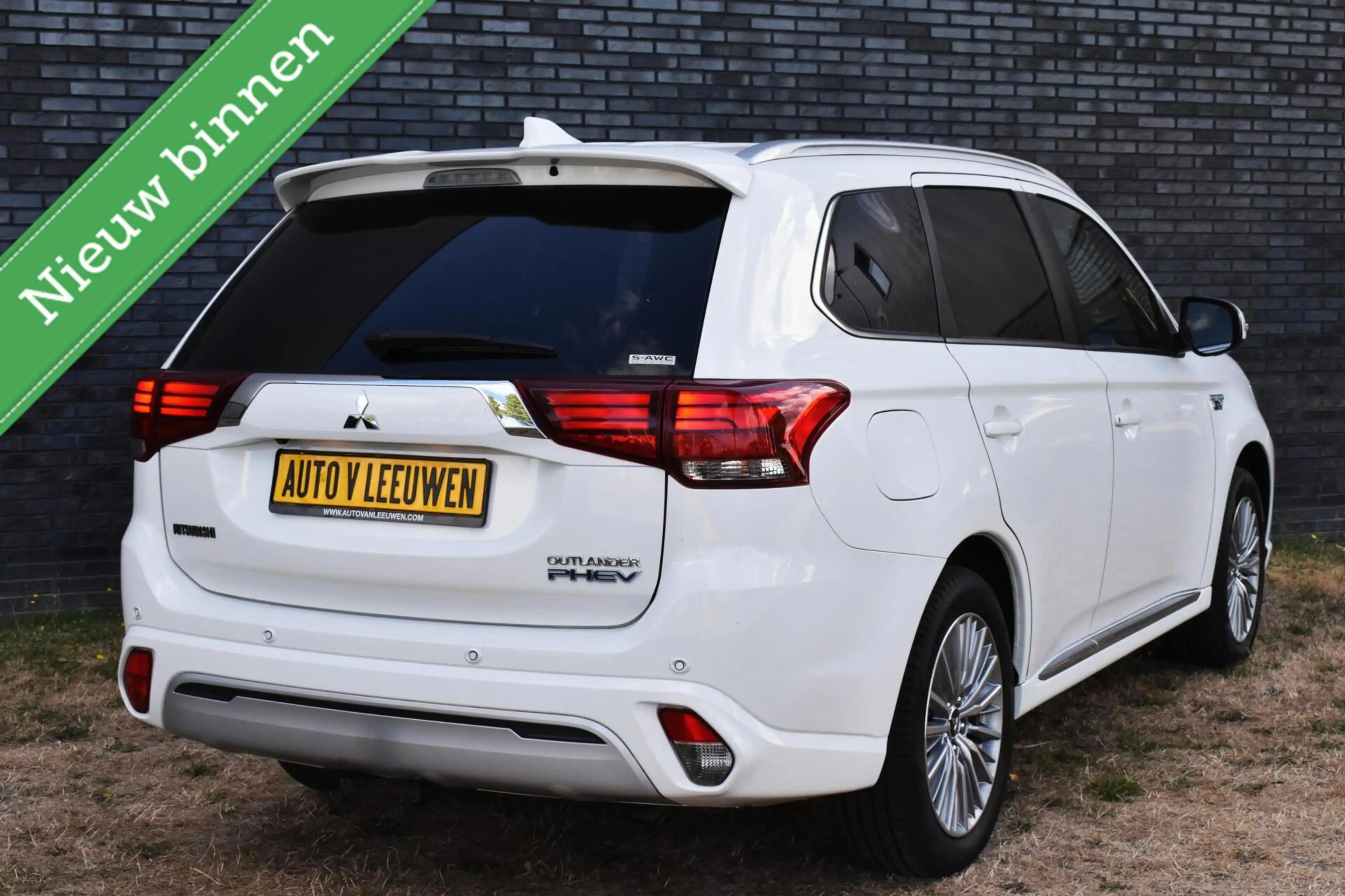 Mitsubishi Outlander 2.4 PHEV Diamand Edition LEDER VOL! 360º/PANORAMAD — photo 2