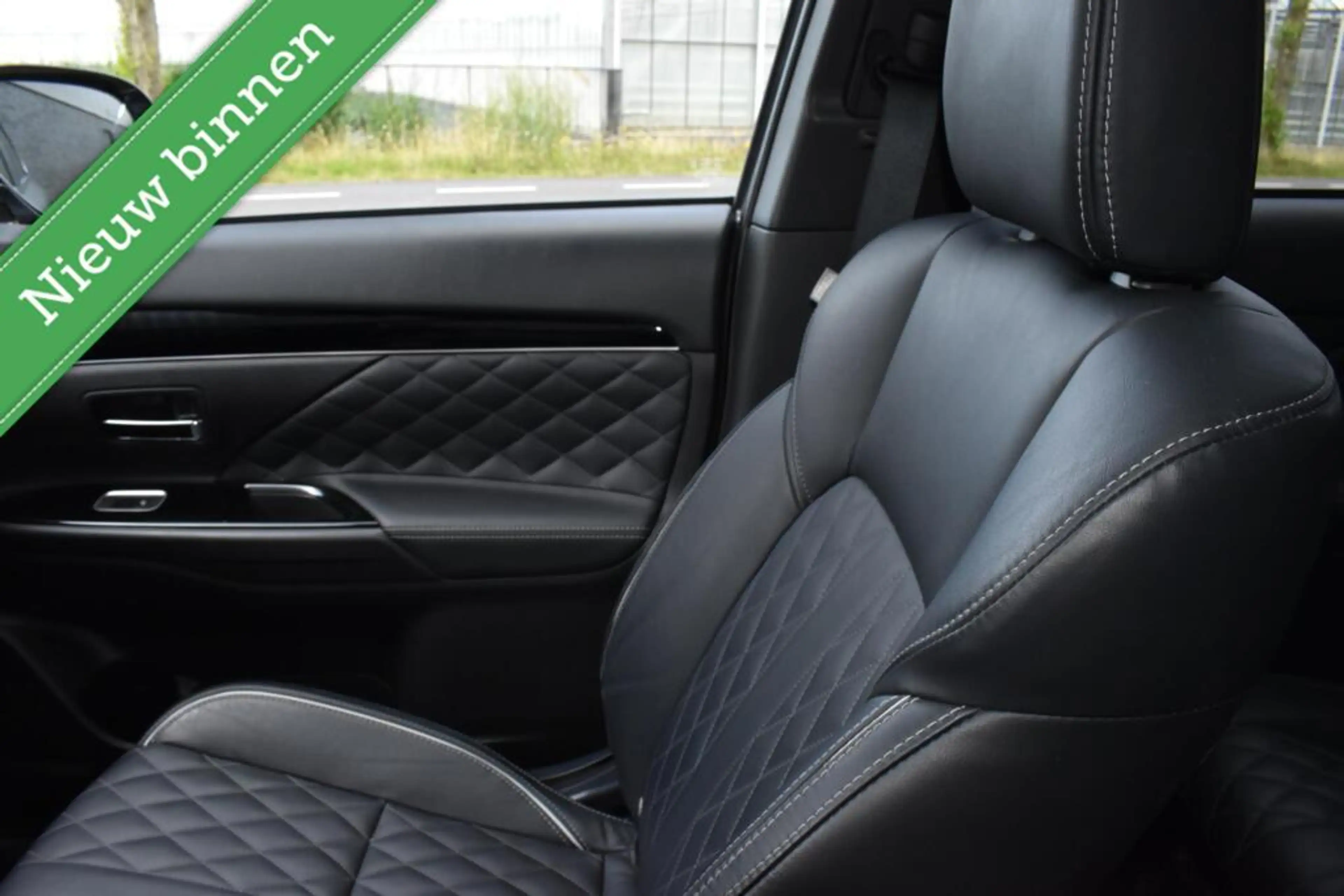 Mitsubishi Outlander 2.4 PHEV Diamand Edition LEDER VOL! 360º/PANORAMAD — photo 30