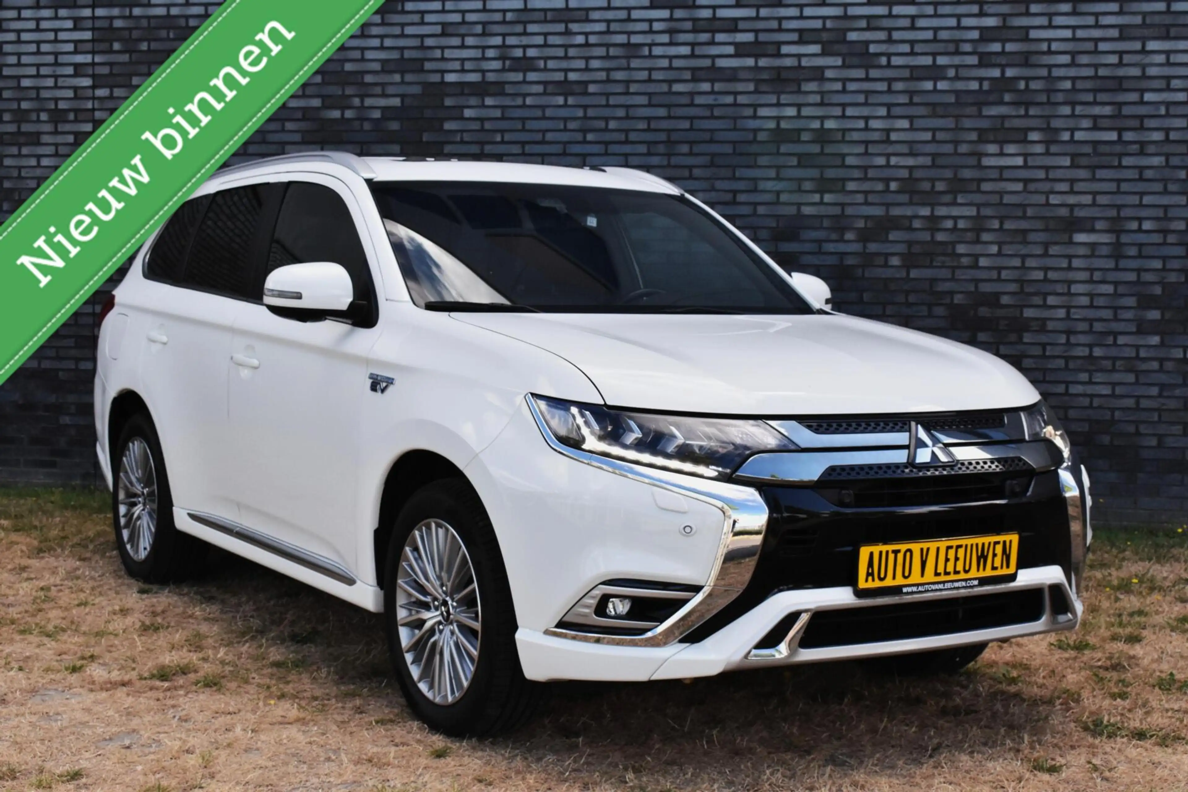 Mitsubishi Outlander 2.4 PHEV Diamand Edition LEDER VOL! 360º/PANORAMAD — photo 44