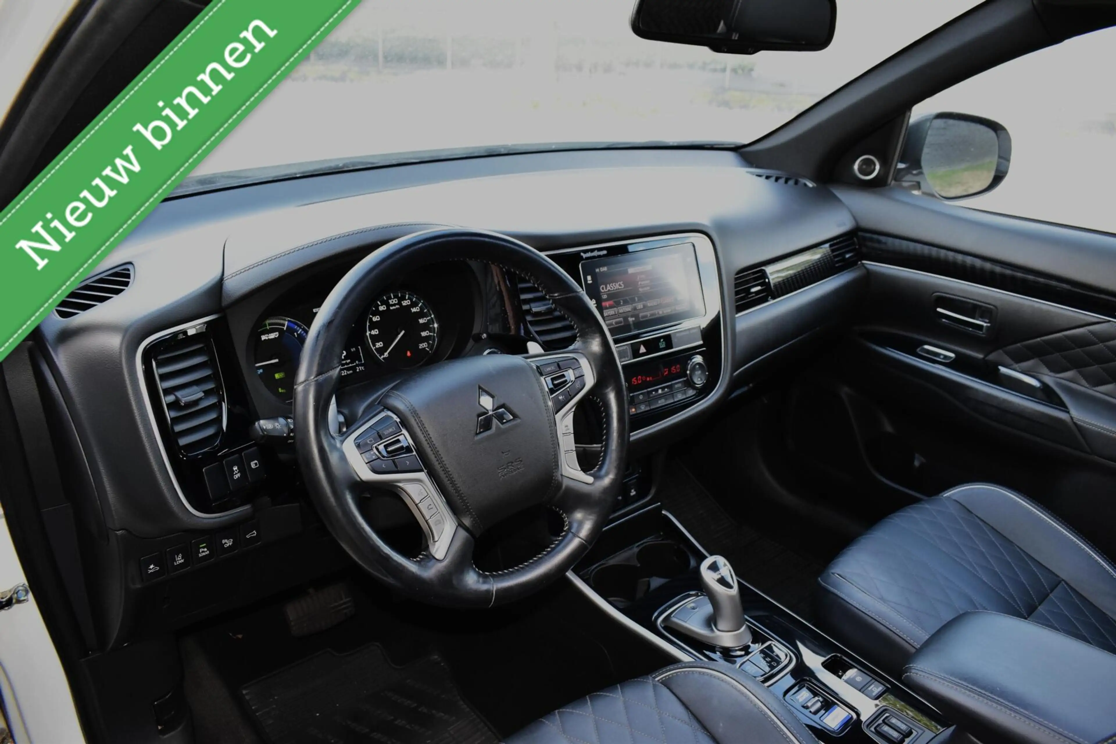 Mitsubishi Outlander 2.4 PHEV Diamand Edition LEDER VOL! 360º/PANORAMAD — photo 11