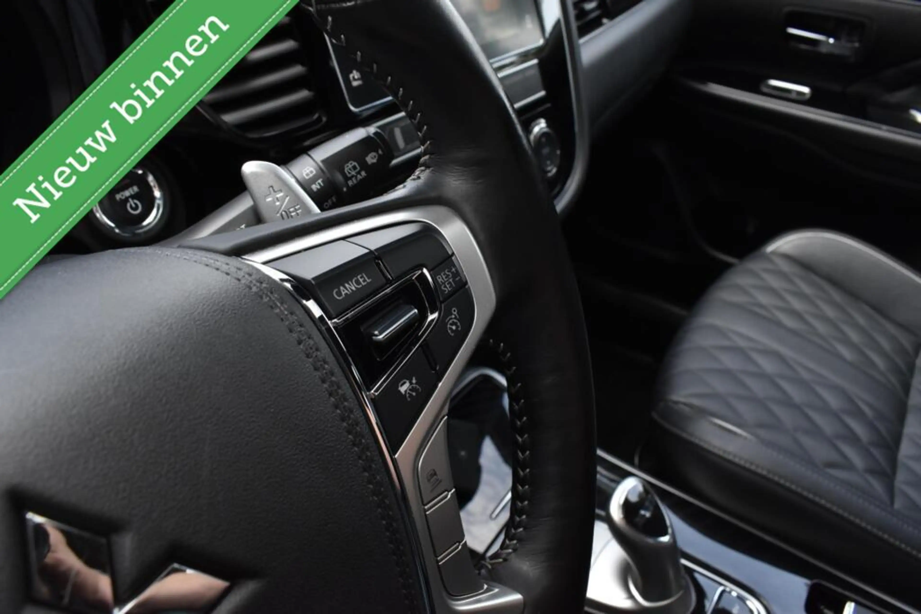 Mitsubishi Outlander 2.4 PHEV Diamand Edition LEDER VOL! 360º/PANORAMAD — photo 17