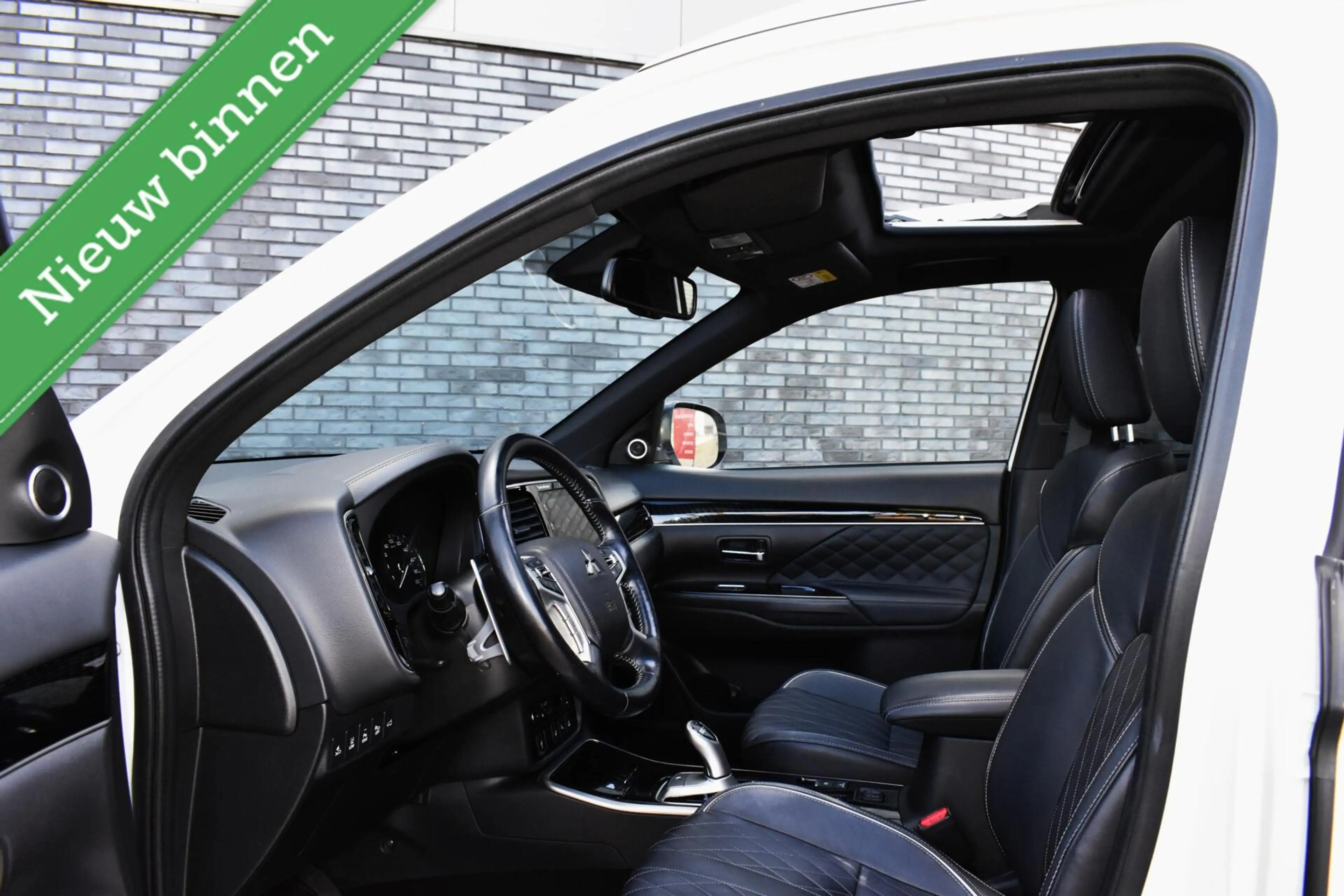 Mitsubishi Outlander 2.4 PHEV Diamand Edition LEDER VOL! 360º/PANORAMAD — photo 7
