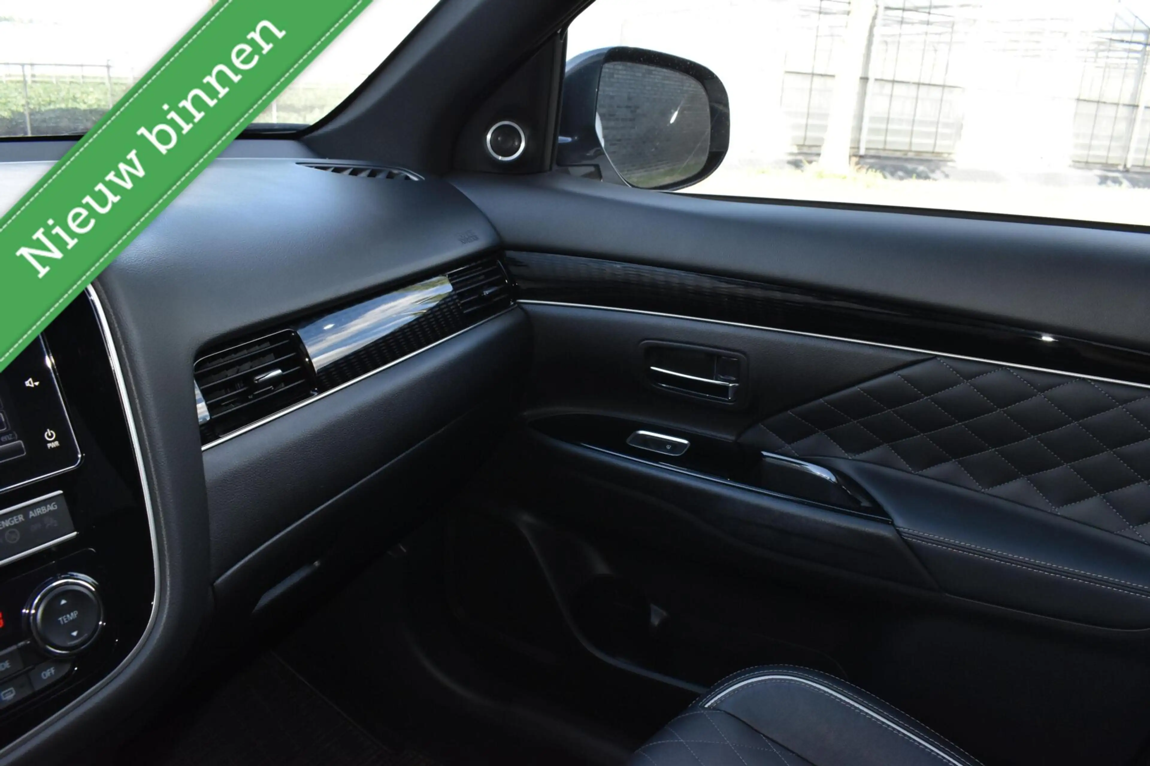 Mitsubishi Outlander 2.4 PHEV Diamand Edition LEDER VOL! 360º/PANORAMAD — photo 18