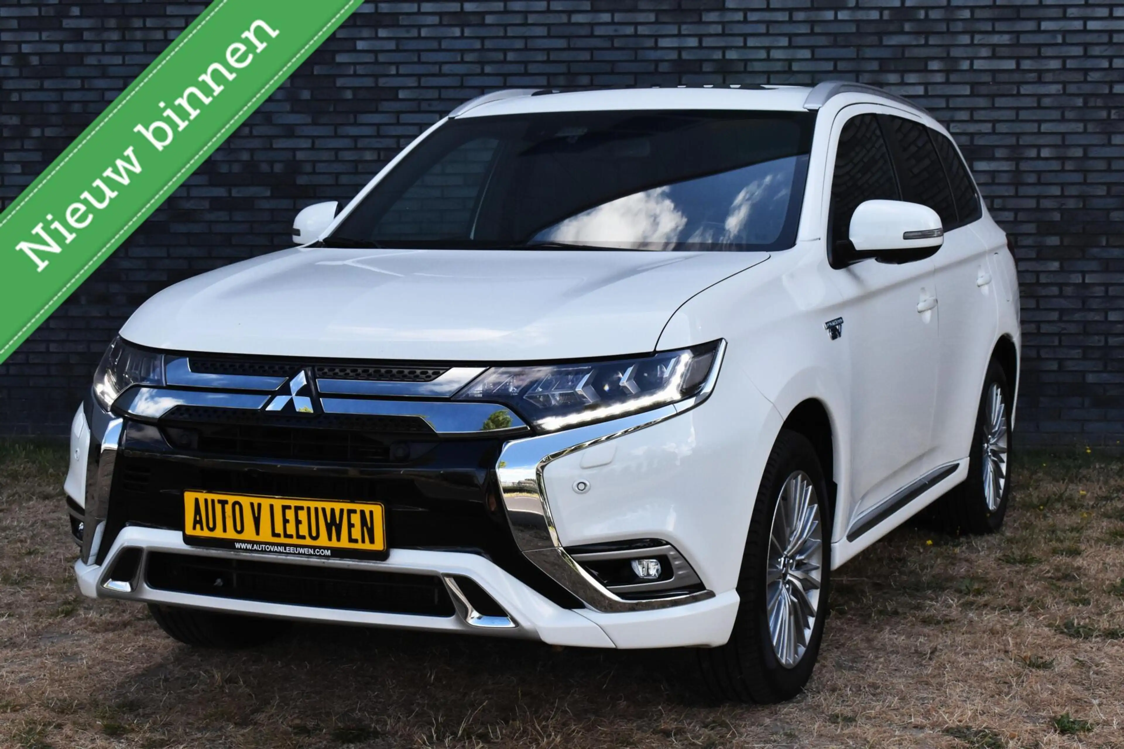 Mitsubishi Outlander 2.4 PHEV Diamand Edition LEDER VOL! 360º/PANORAMAD — photo 3