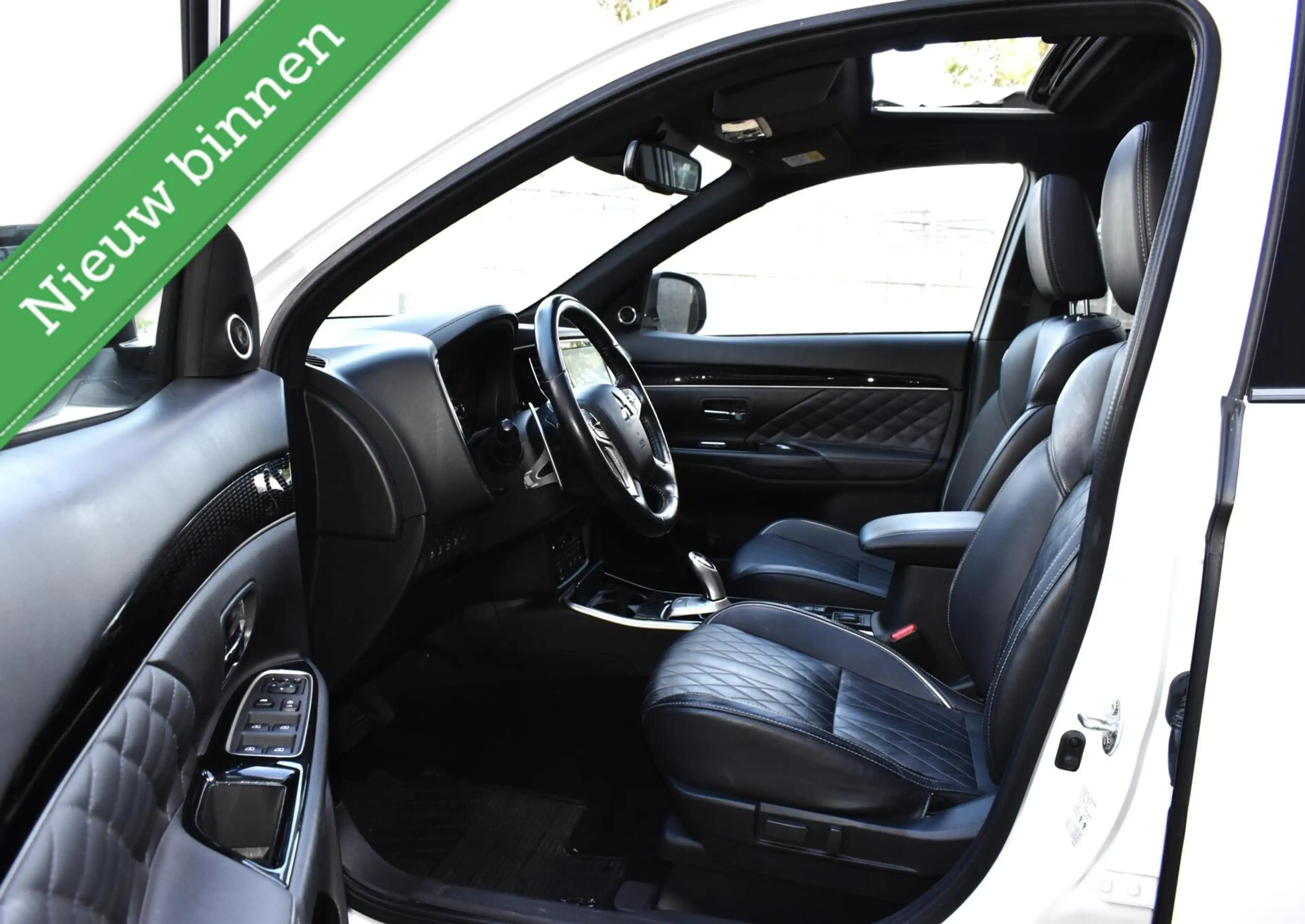 Mitsubishi Outlander 2.4 PHEV Diamand Edition LEDER VOL! 360º/PANORAMAD — photo 10