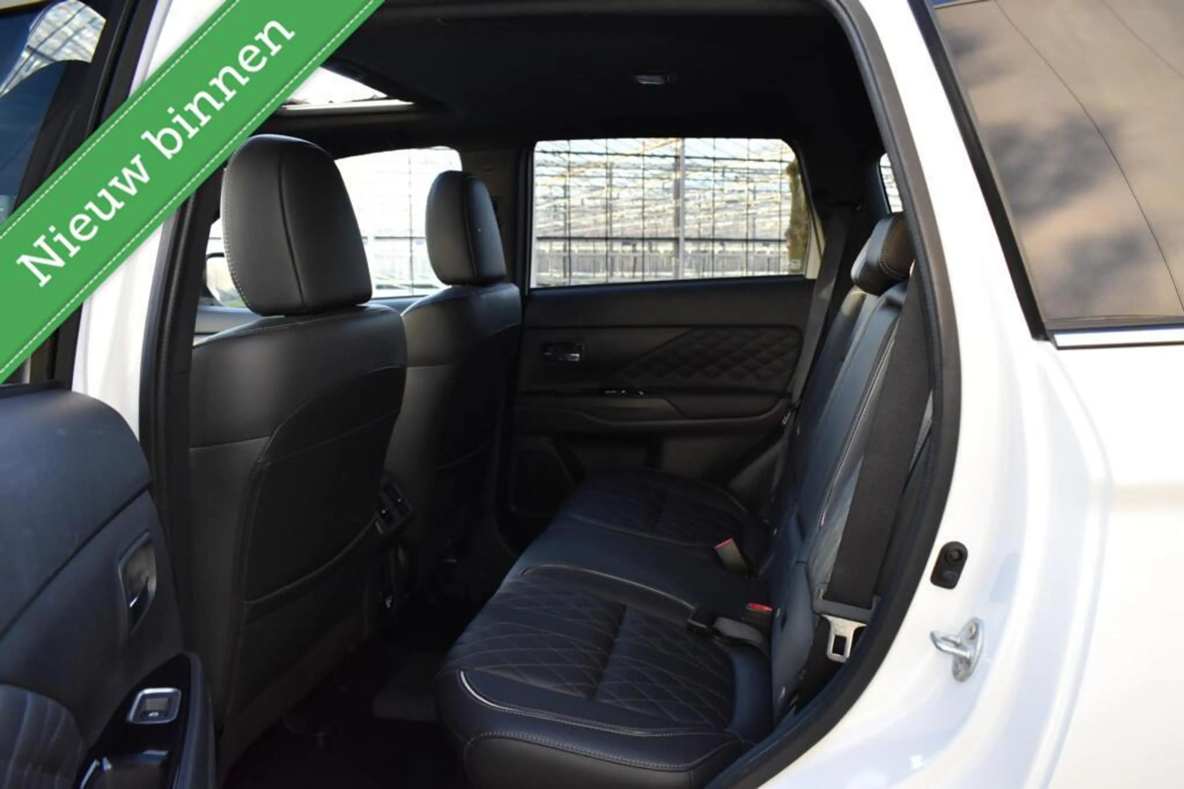 Mitsubishi Outlander 2.4 PHEV Diamand Edition LEDER VOL! 360º/PANORAMAD — photo 28