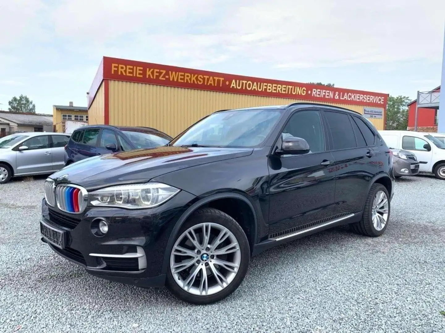BMW X5 xDrive40d,Comfortsitze,H K,ACC,VollLED,AHK,LE Zwart - 1