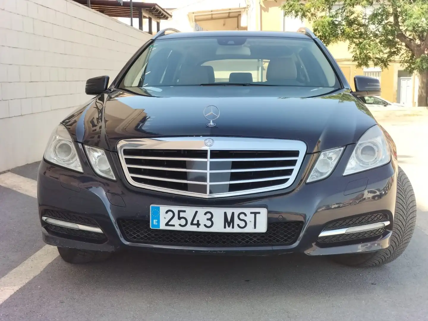 Mercedes-Benz E 220 E Estate 220CDI BE Avantgarde Aut. Avantgarde Bleu - 2