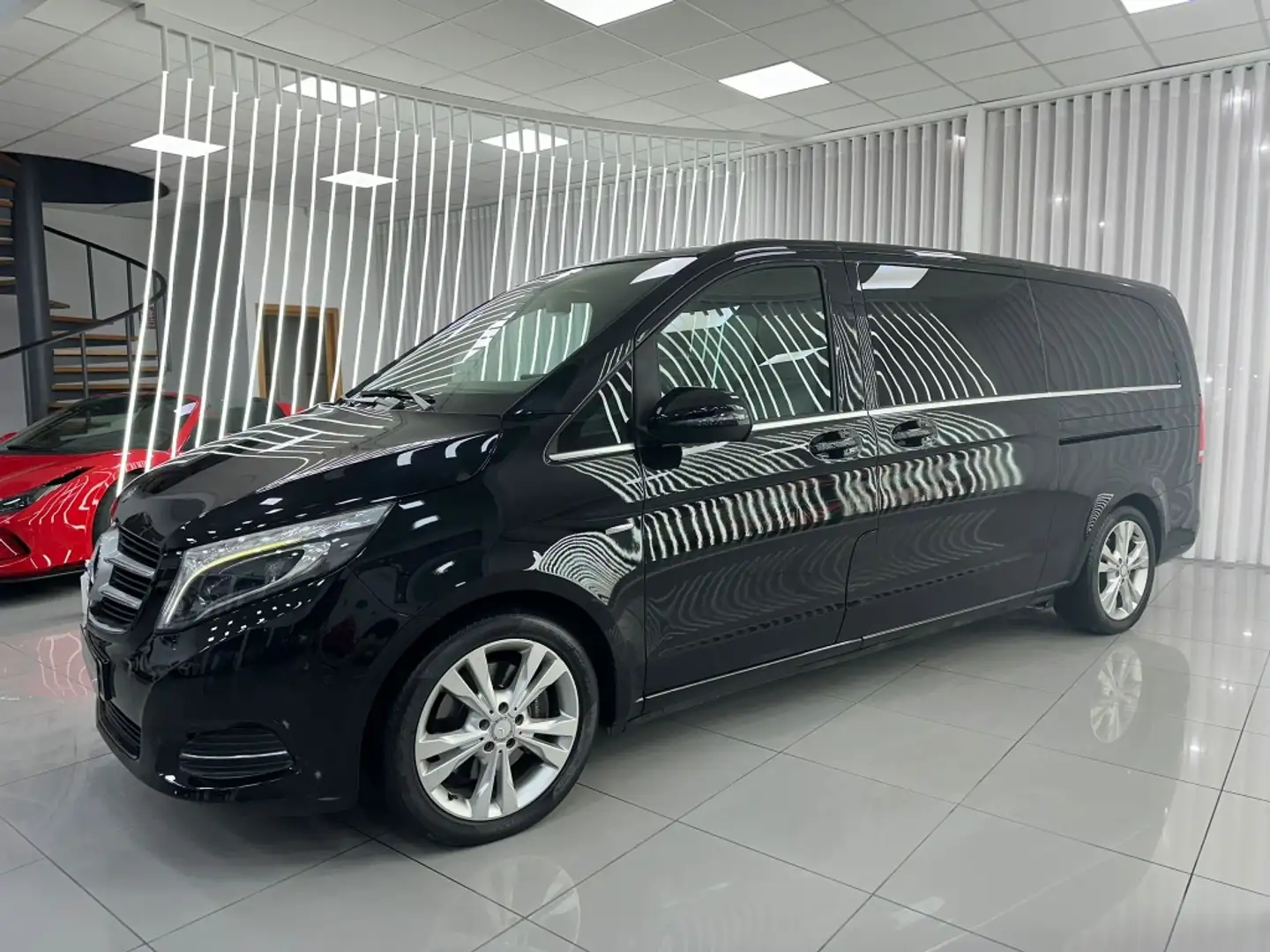 Mercedes-Benz V 200d Extralargo Avantgarde 7G-Tronic Negro - 2