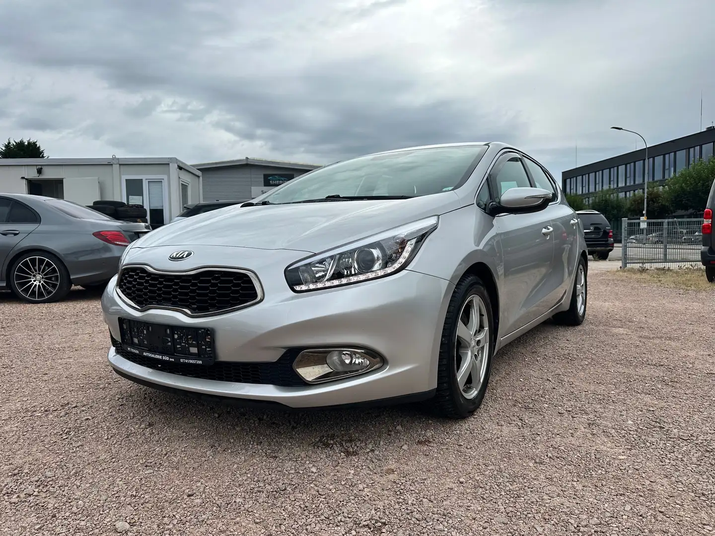 Kia Ceed / cee'd Vision*Klima*Navi*8-fach bereift* Gri - 1