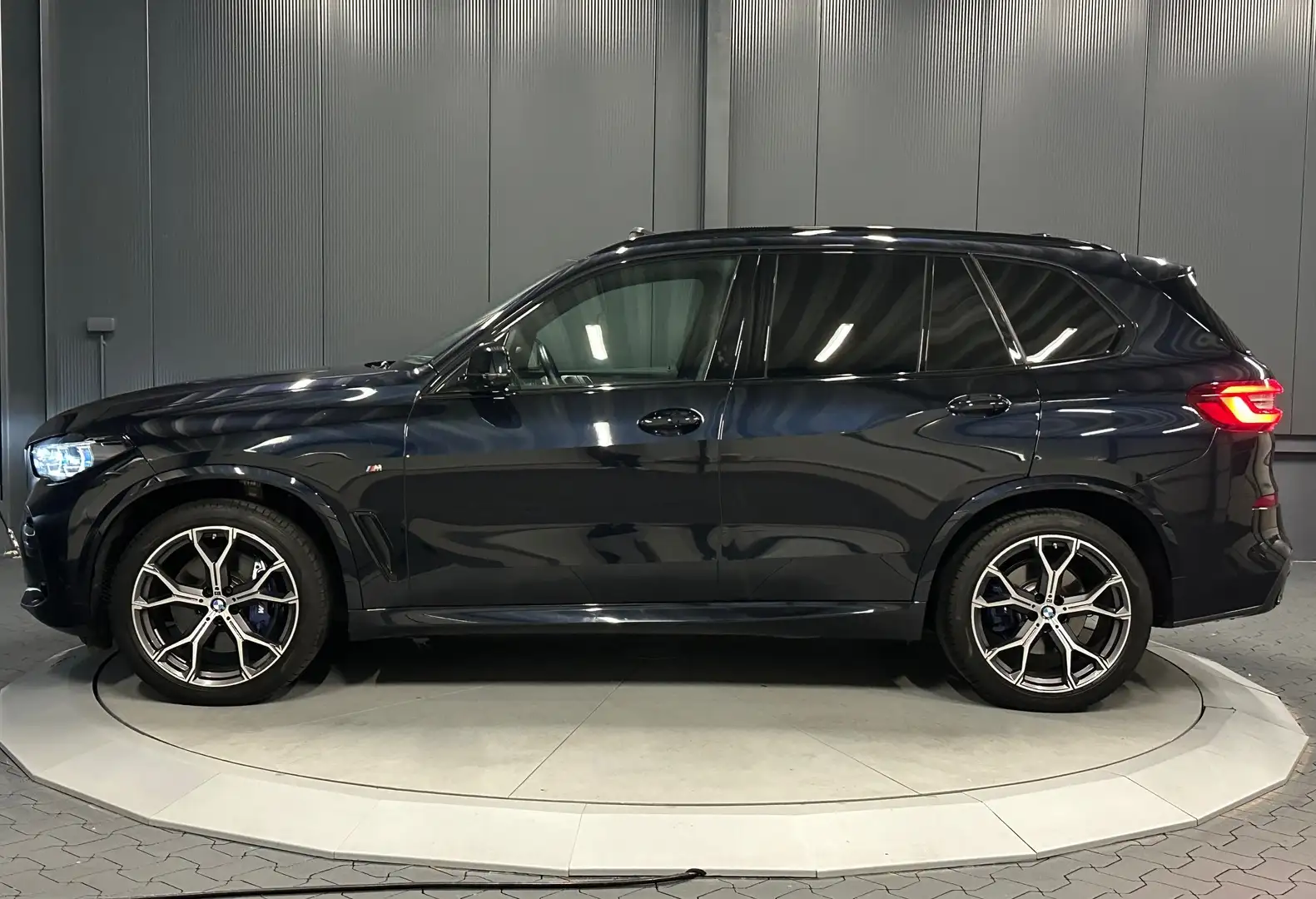 BMW X5 xDrive 30d M-Sport*21Zoll*PANORAMA*Innovation*AHK* Schwarz - 2