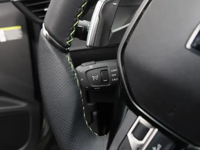 Peugeot 2008 view 8