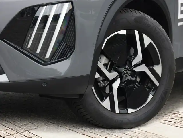 Peugeot 2008 view 5