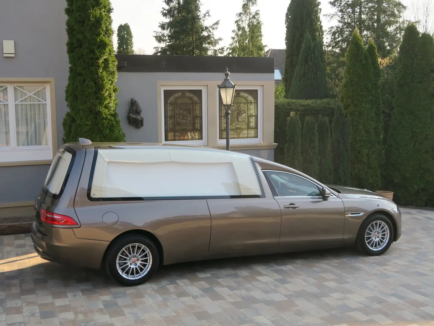 Jaguar XF Bestattungswagen Leichenwagen, 1a!!netto 59.500,-- Beige - 1