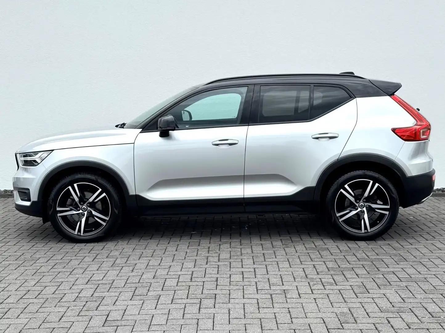 Volvo XC40 XC40 T4 AWD R-Design Geartronic Silber - 2