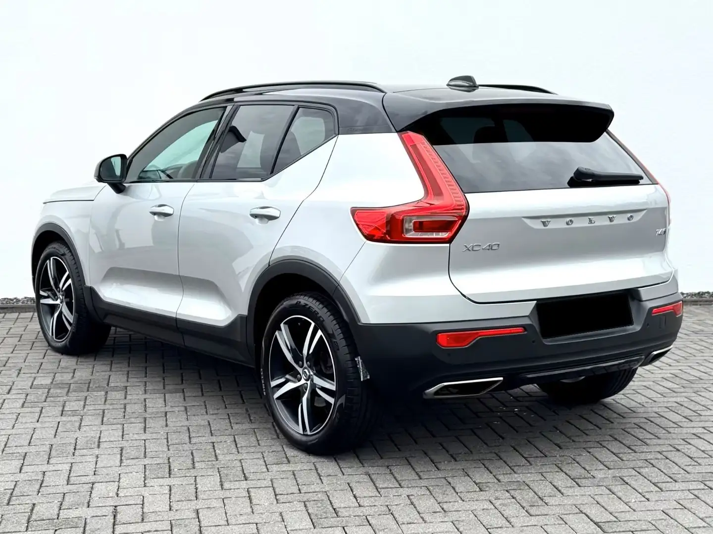 Volvo XC40 XC40 T4 AWD R-Design Geartronic Silber - 1