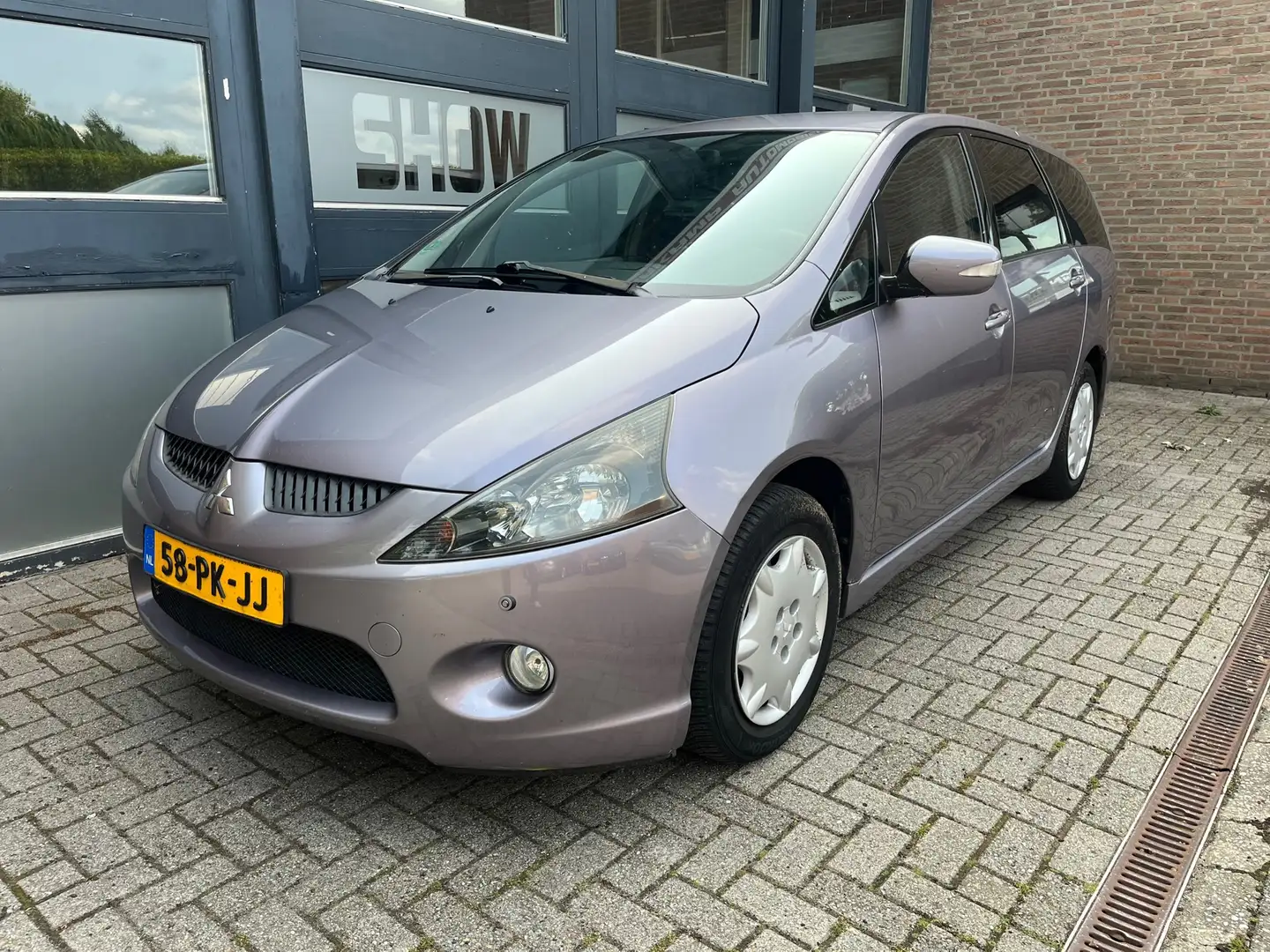 Mitsubishi Grandis 2.4-16V Invite 7-pers. Rojo - 1