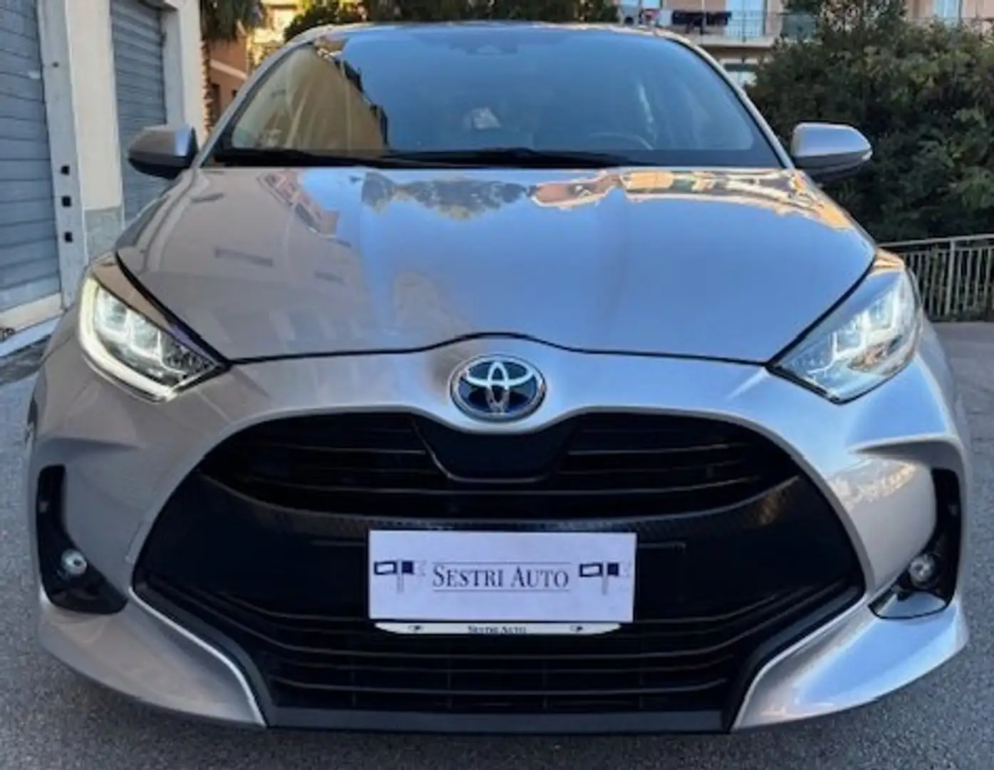 Toyota Yaris Hybrid 1.5i 116CV Trend Argento - 2