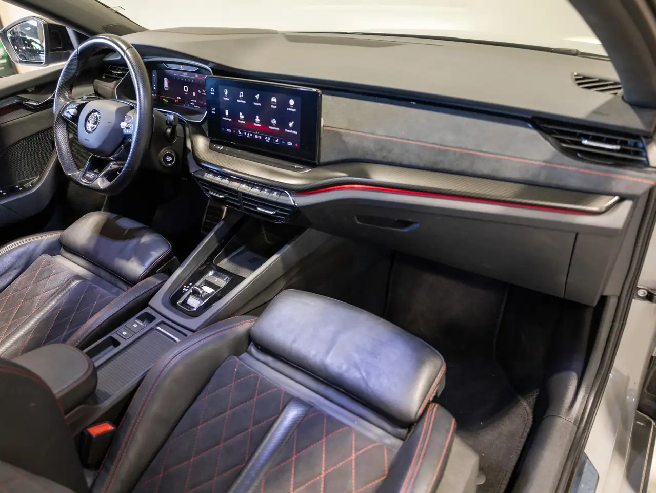 Skoda Octavia Combi 1.4 TSI RS iV PHEV Business / 245pk / Panora, миниатюра 9