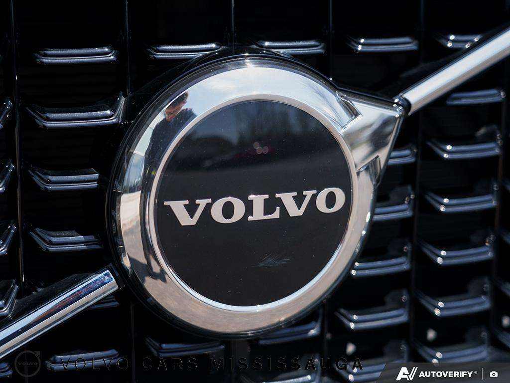 2024 Volvo XC60 B5 Core Low Mileage thumb 9