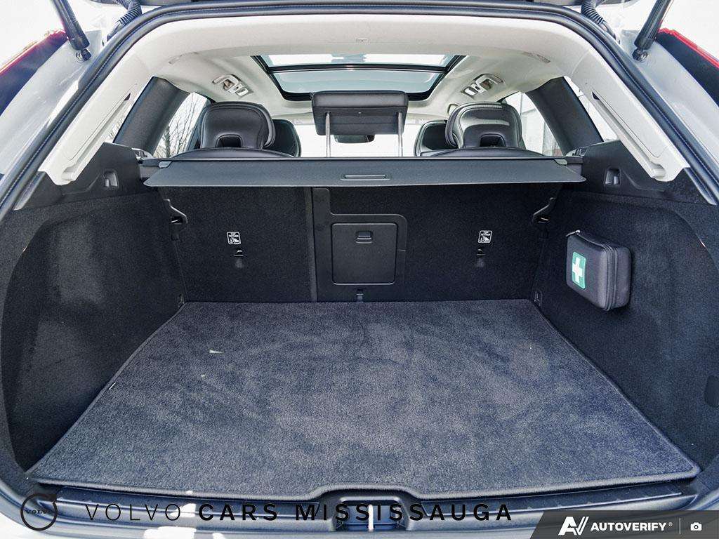 2024 Volvo XC60 B5 Core Low Mileage thumb 11