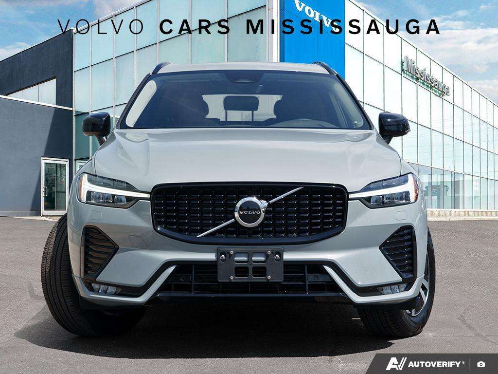2024 Volvo XC60 B5 Core Low Mileage alt 2