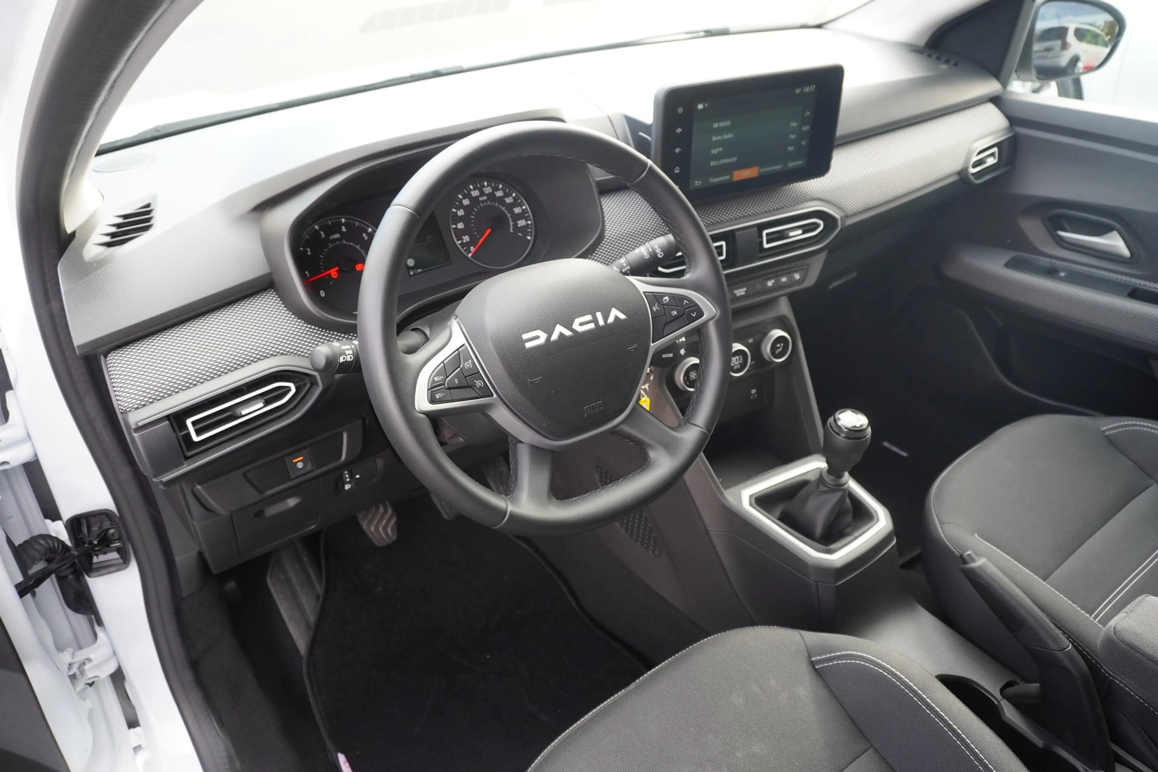 Dacia Jogger TCe 110 Expression LED Tempomat 7-Sitzer — photo 9