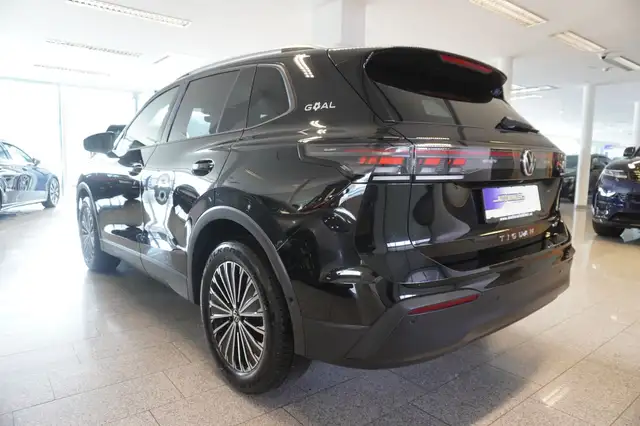 Volkswagen Tiguan view 4