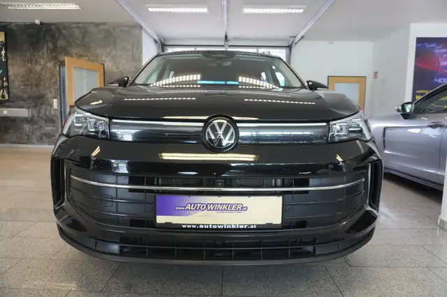 Volkswagen Tiguan view 2