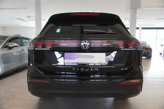 Volkswagen Tiguan view 6