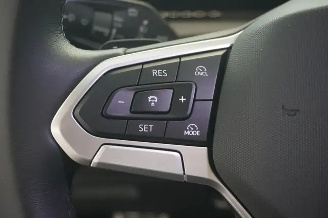 Volkswagen Tiguan view 12