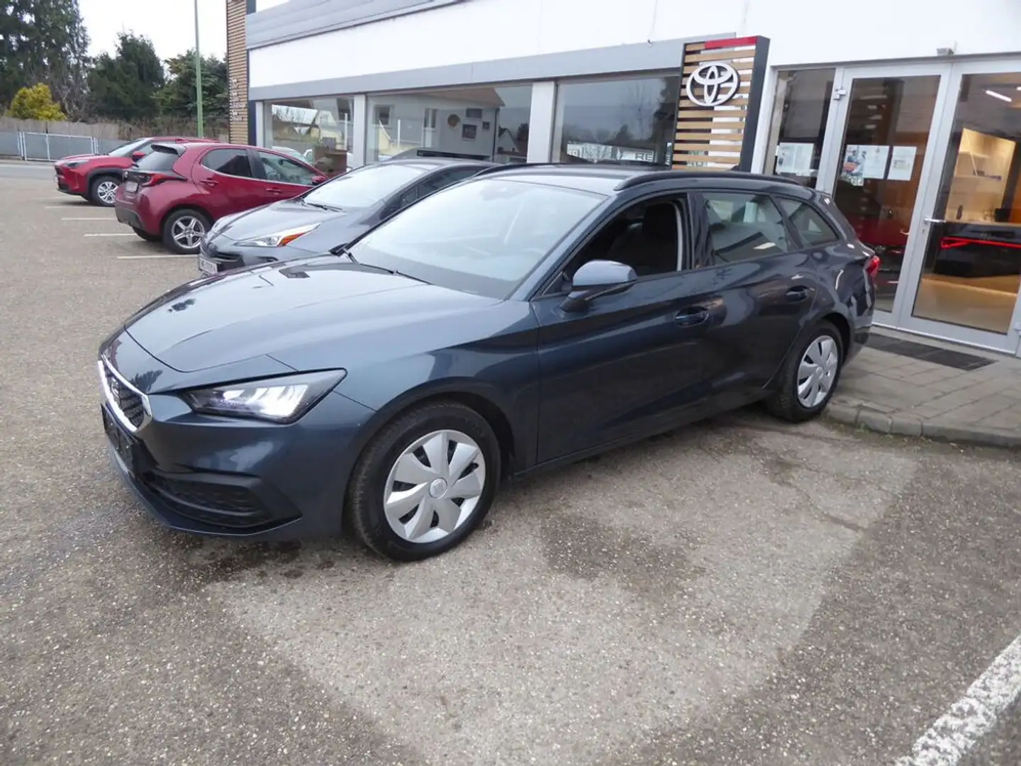 SEAT Leon ST 2,0 TDI *LED*SHZ*NAVI* Grau - 2