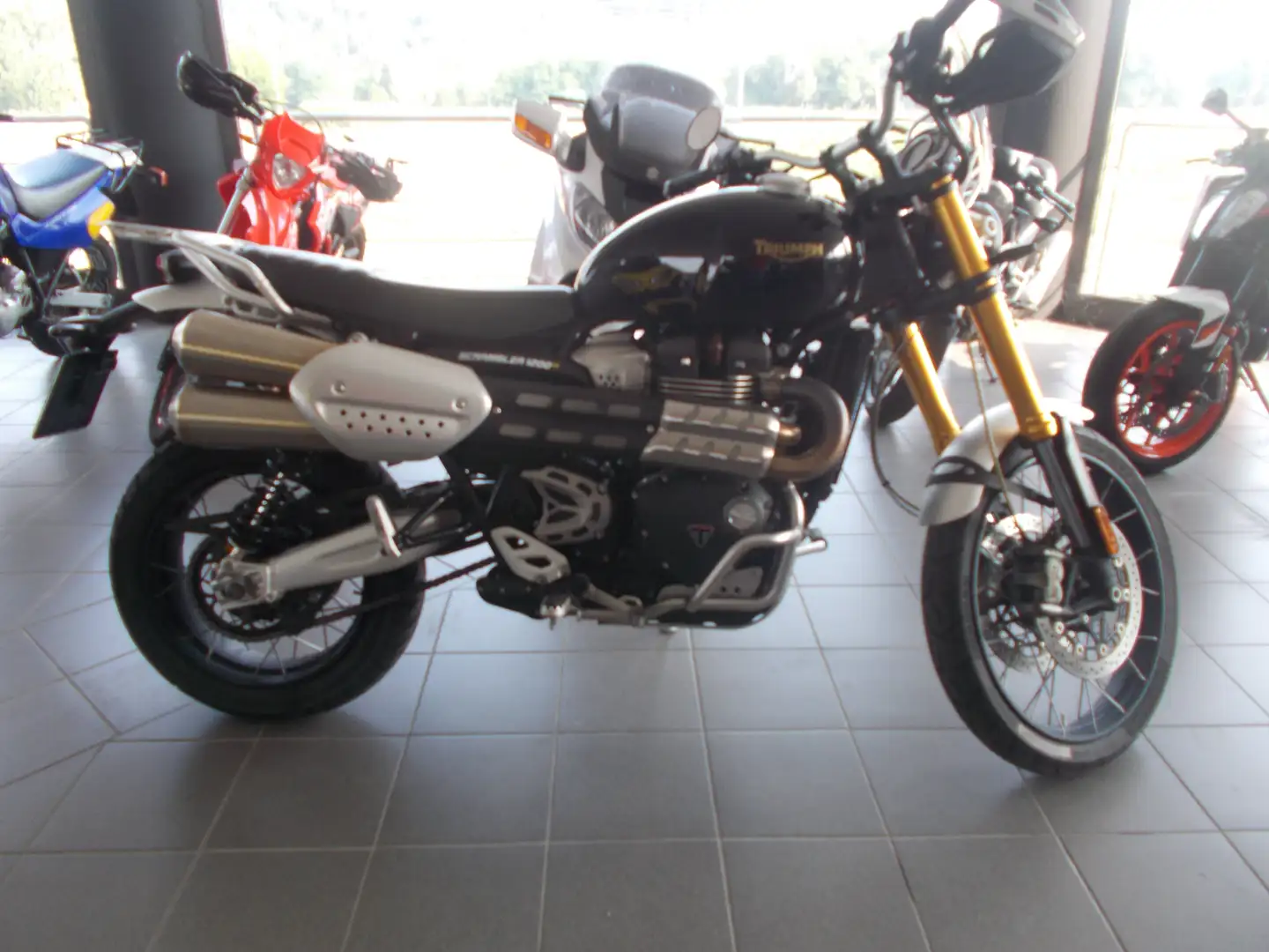 Triumph Scrambler 1200 EX Nero - 2