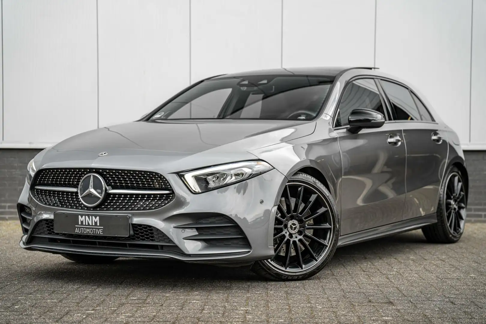Mercedes-Benz A 250 AMG Line |Pano|Leer|Burmester|Night Grigio - 1