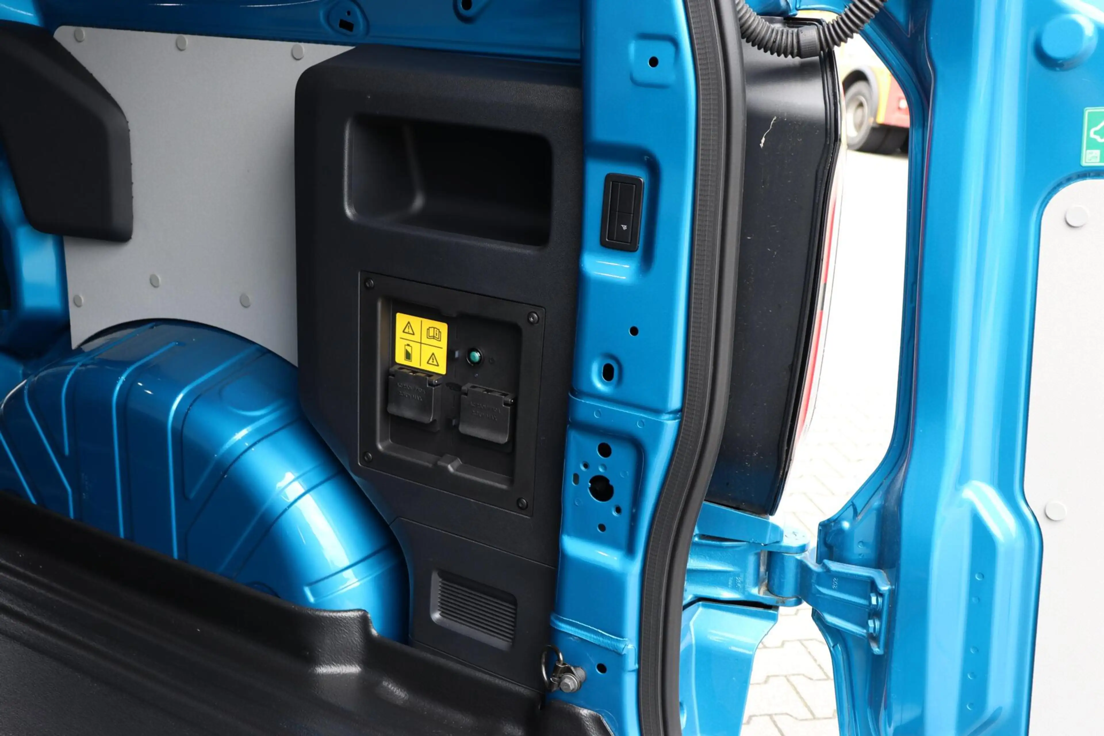 Ford Transit Custom E-Transit L1H1 SPORT 65 kWh l ELEK. SCHUIFDEUR l B — photo 9