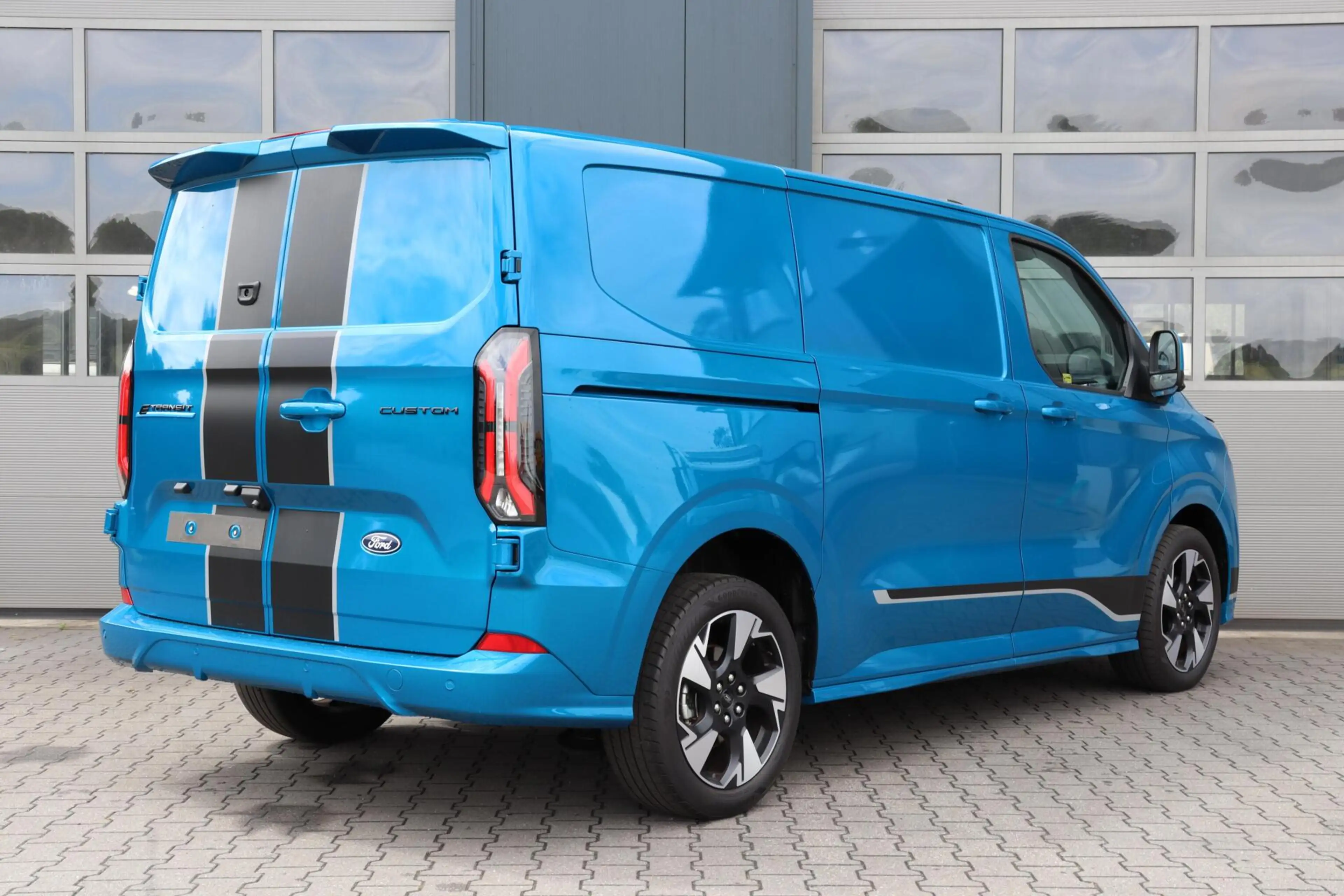 Ford Transit Custom E-Transit L1H1 SPORT 65 kWh l ELEK. SCHUIFDEUR l B — photo 3