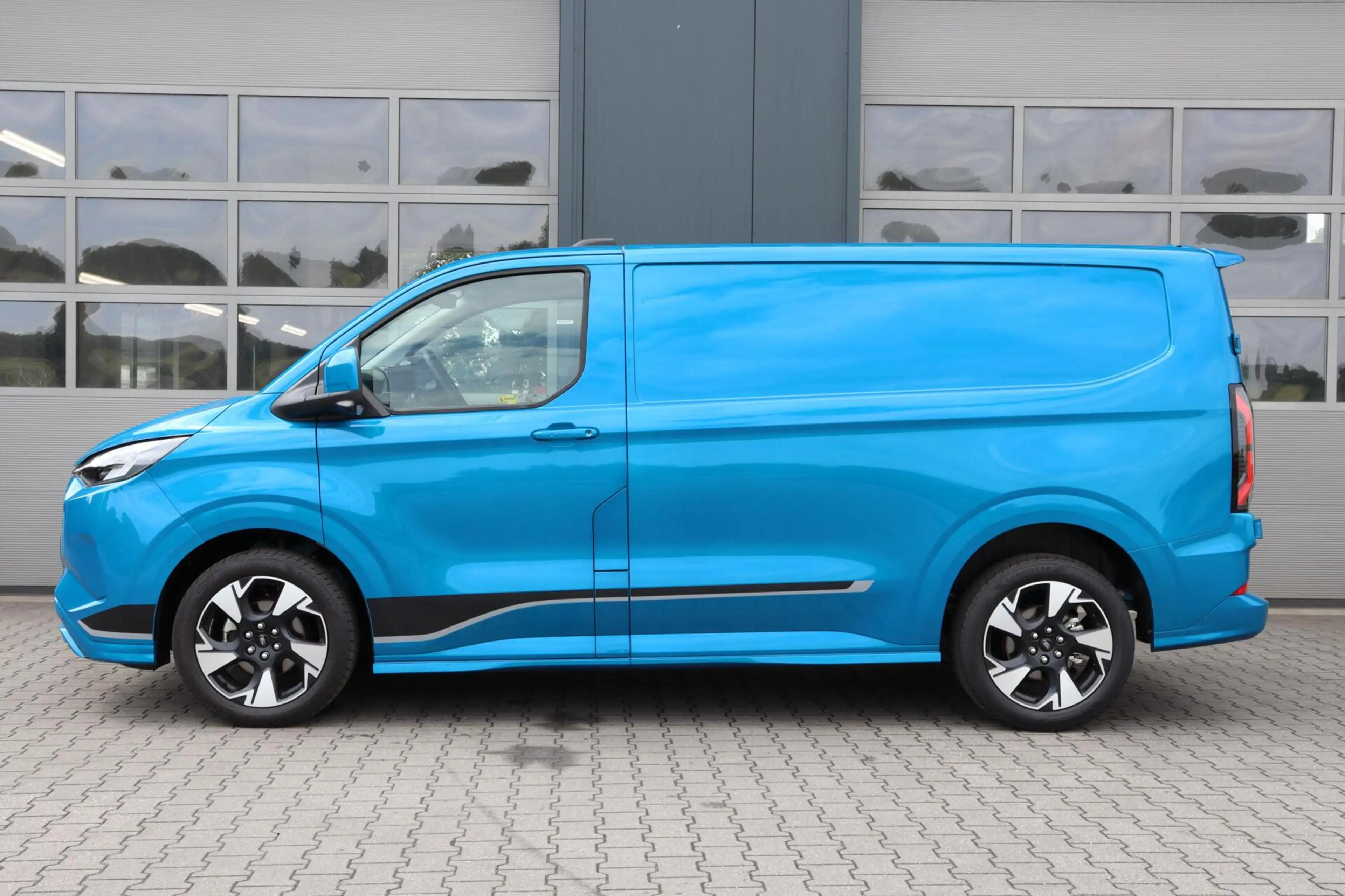 Ford Transit Custom E-Transit L1H1 SPORT 65 kWh l ELEK. SCHUIFDEUR l B — photo 14