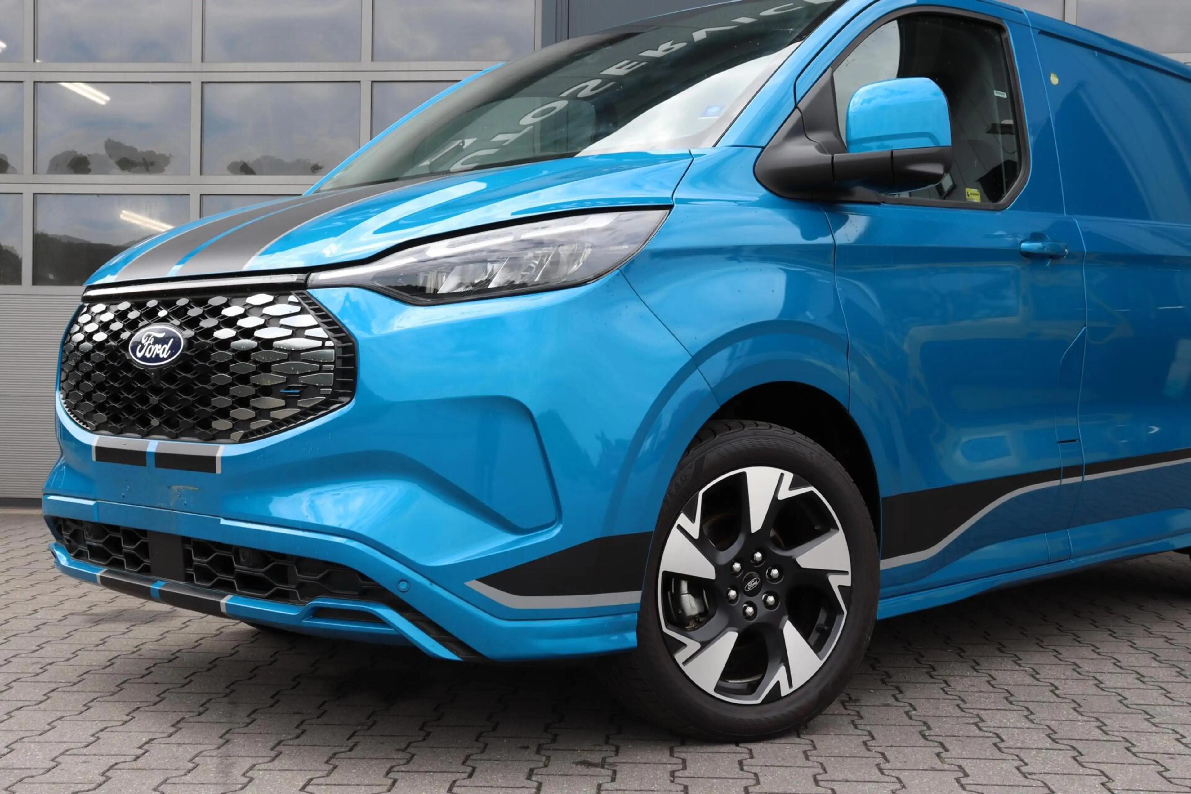 Ford Transit Custom E-Transit L1H1 SPORT 65 kWh l ELEK. SCHUIFDEUR l B — photo 12